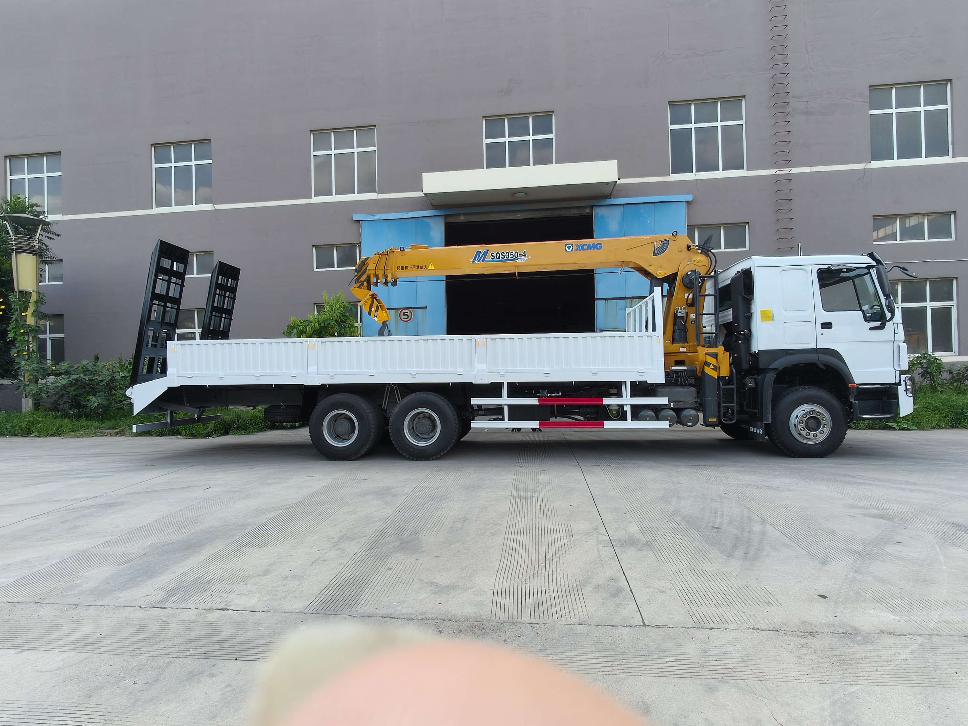 1 unit Howo crane is being shipped to Congo